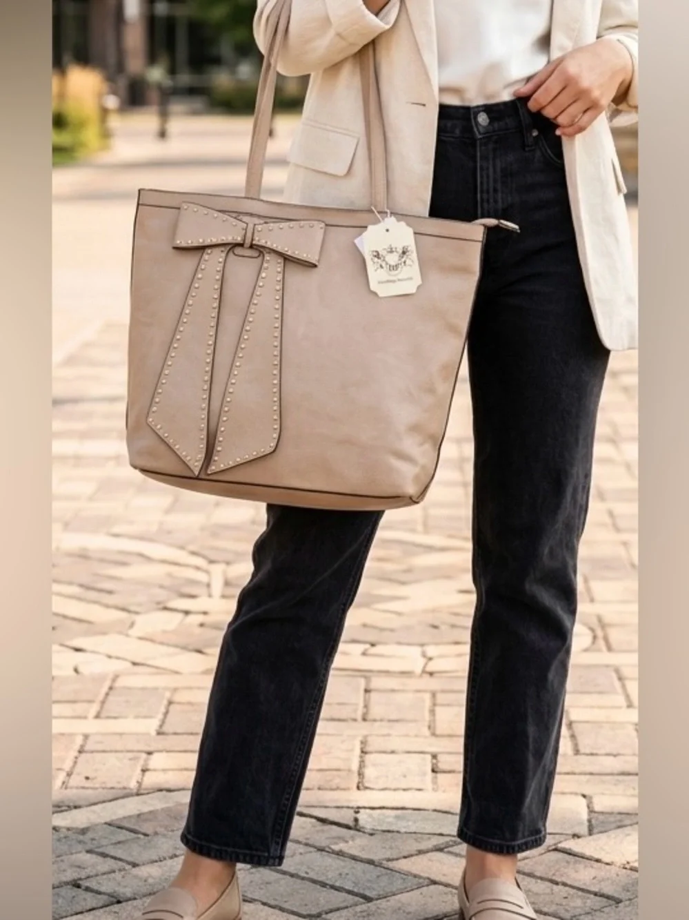 NWT Handbag Republic Studded Bow Tote Bag Beige Vegan Leather Bird Print Lining